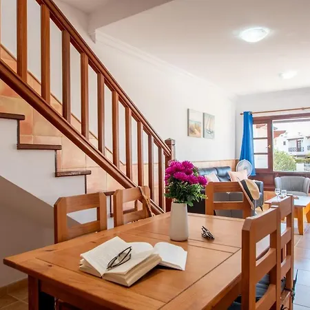 Casa Del Mar Ilic With Communal Pool And Sea Views شقة بلايا بلانكا