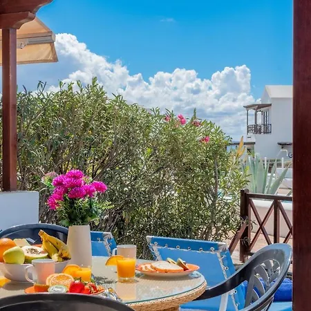 شقة Casa Del Mar Ilic With Communal Pool And Sea Views *