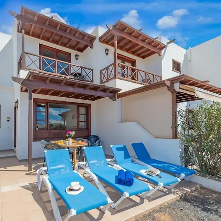 Casa Del Mar Ilic With Communal Pool And Sea Views شقة *