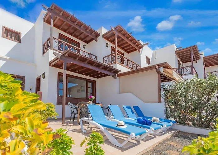 Casa Del Mar Ilic With Communal Pool And Sea Views