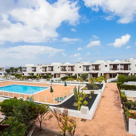 Casa Del Mar Ilic With Communal Pool And Sea Views