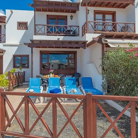 Casa Del Mar Ilic With Communal Pool And Sea Views Apartman