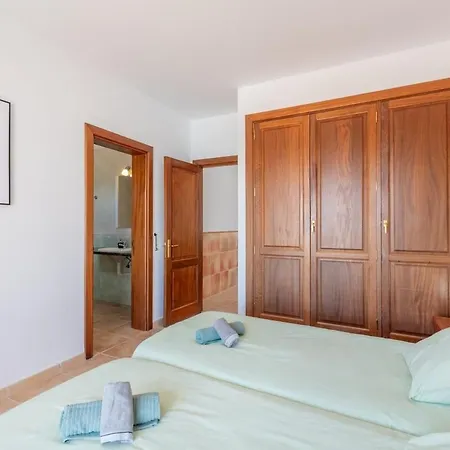 Casa Del Mar Ilic With Communal Pool And Sea Views Playa Blanca