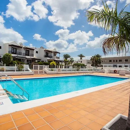 Casa Del Mar Ilic With Communal Pool And Sea Views Apartment