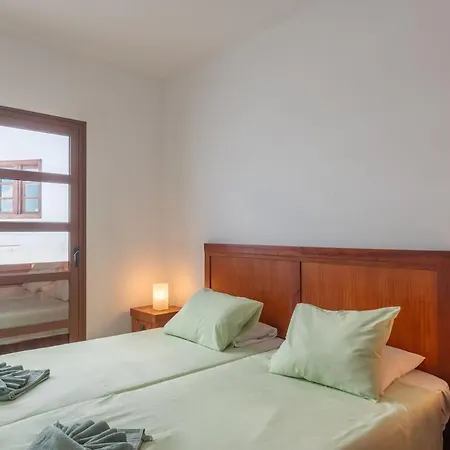 Casa Del Mar Ilic With Communal Pool And Sea Views Apartment Playa Blanca (Lanzarote)