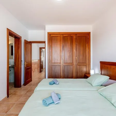 Casa Del Mar Ilic With Communal Pool And Sea Views Apartment