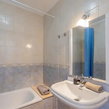 Casa Del Mar Ilic With Communal Pool And Sea Views Apartment *