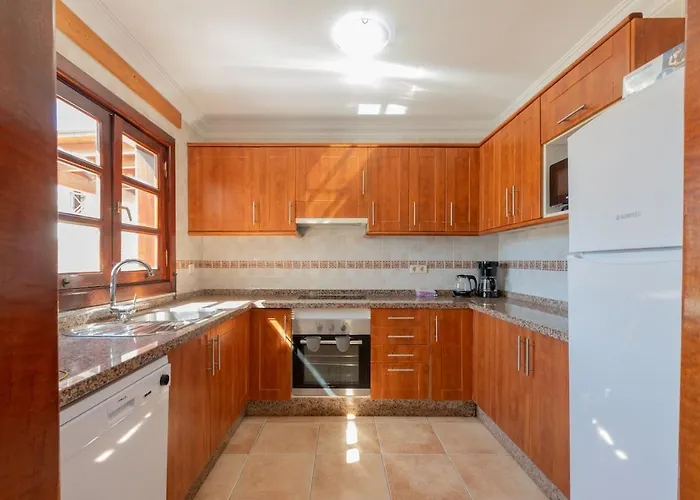 Casa Del Mar Ilic With Communal Pool And Sea Views 普拉亚布兰卡