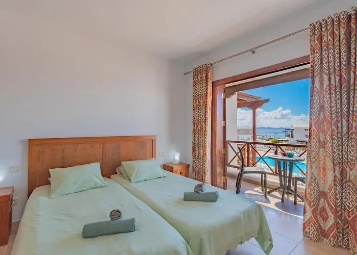 Casa Del Mar Ilic With Communal Pool And Sea Views Lägenhet