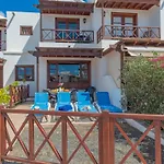 Casa Del Mar Ilic With Communal Pool And Sea Views Lejlighed