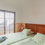 Casa Del Mar Ilic With Communal Pool And Sea Views Apartamento *