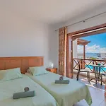 Casa Del Mar Ilic With Communal Pool And Sea Views Lejlighed